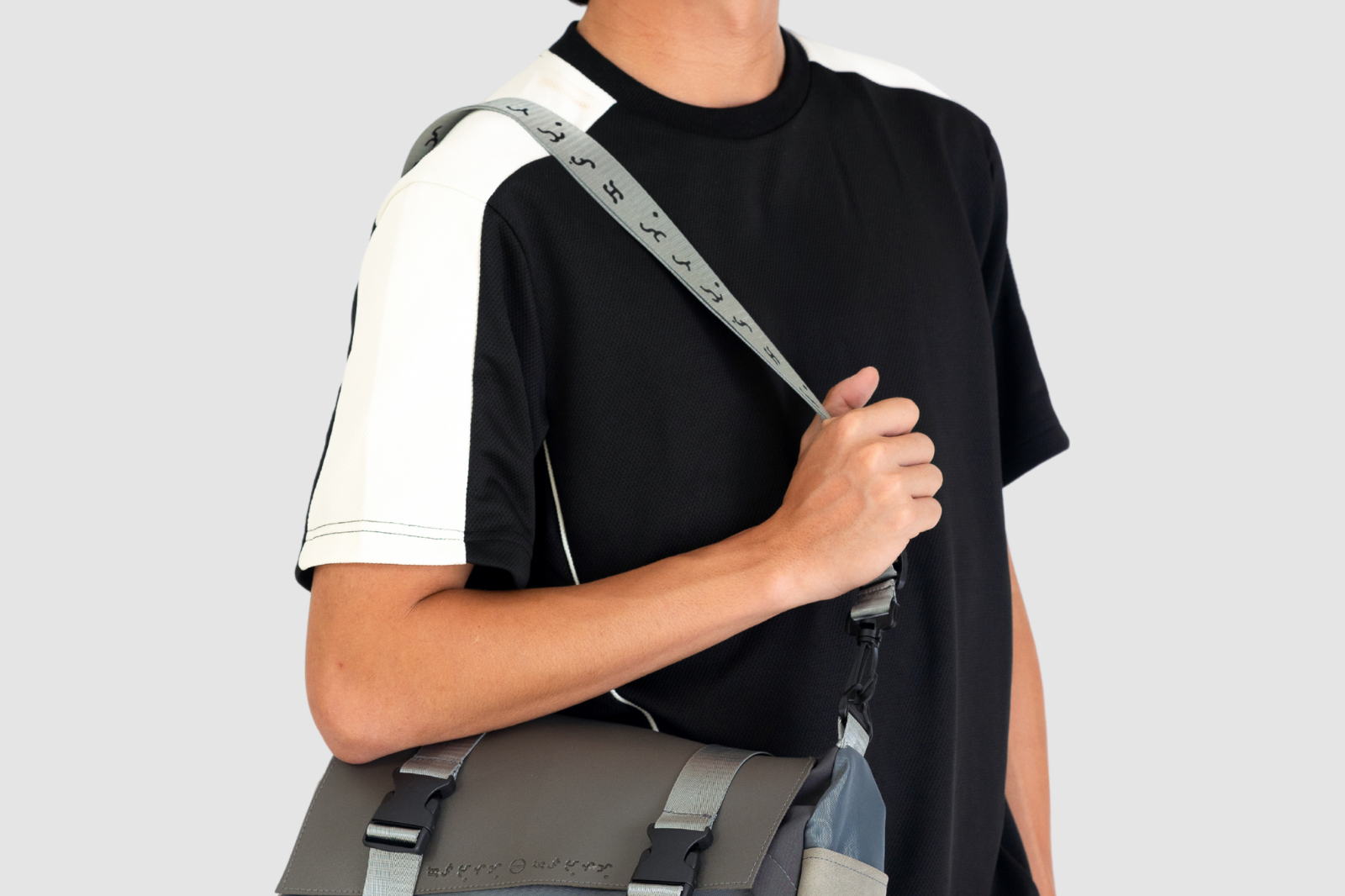 BAYBAYIN MESSENGER BAG | SANDIG